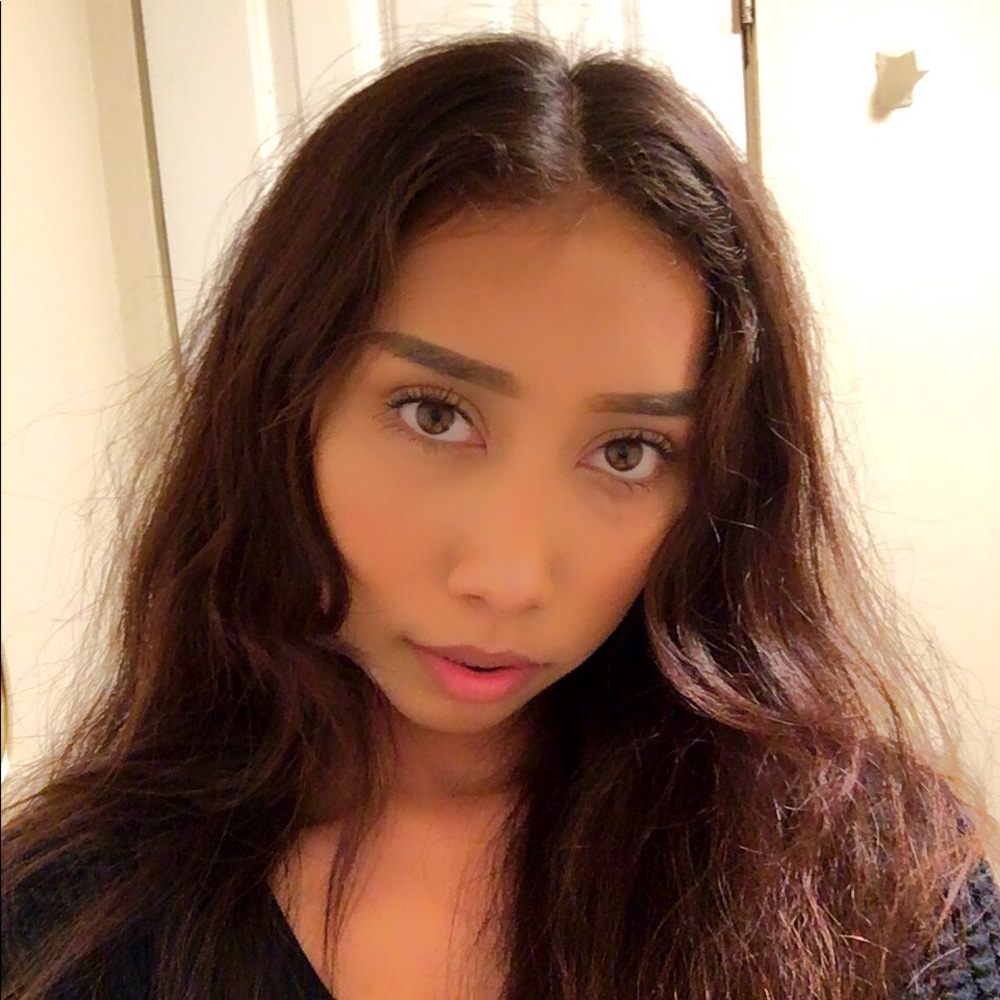 Meet your Posher, Ana